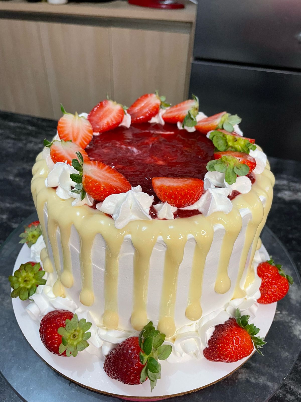 Torta Ninho com Morangos